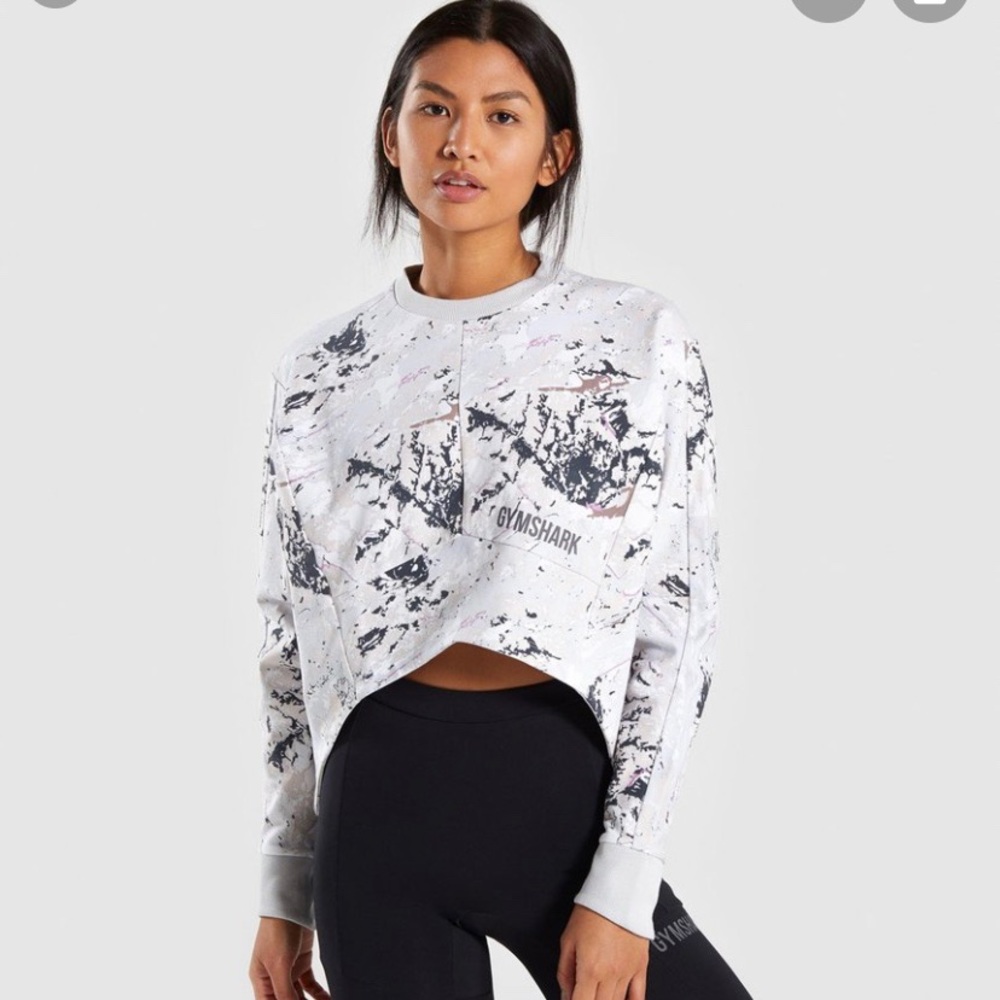 Woman’s cropped pullover